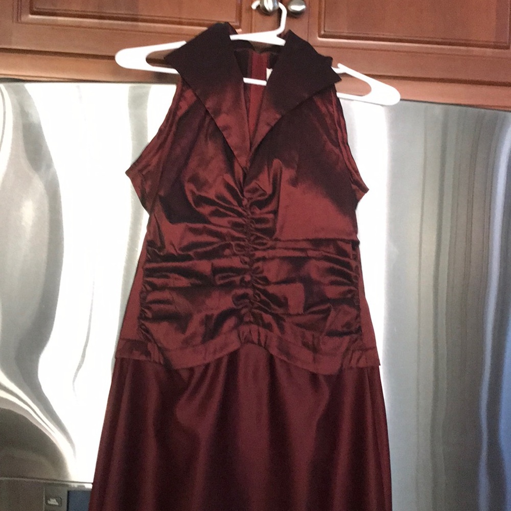 Bridesmaid dress in maroon